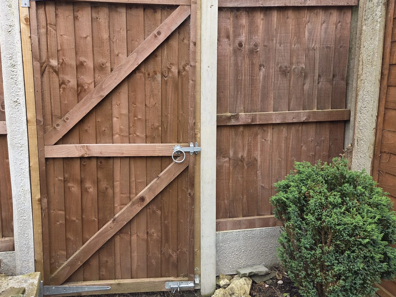 Garden gate and fence before OCD Services work